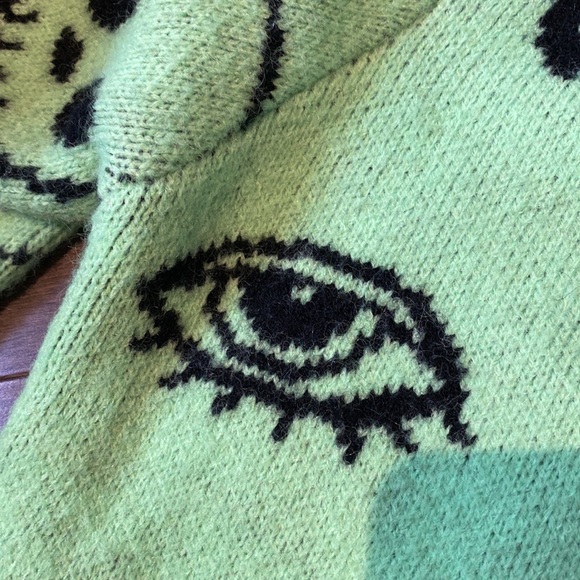 Adika sweater, size M-L, green with funky black printing - Picture 7 of 9